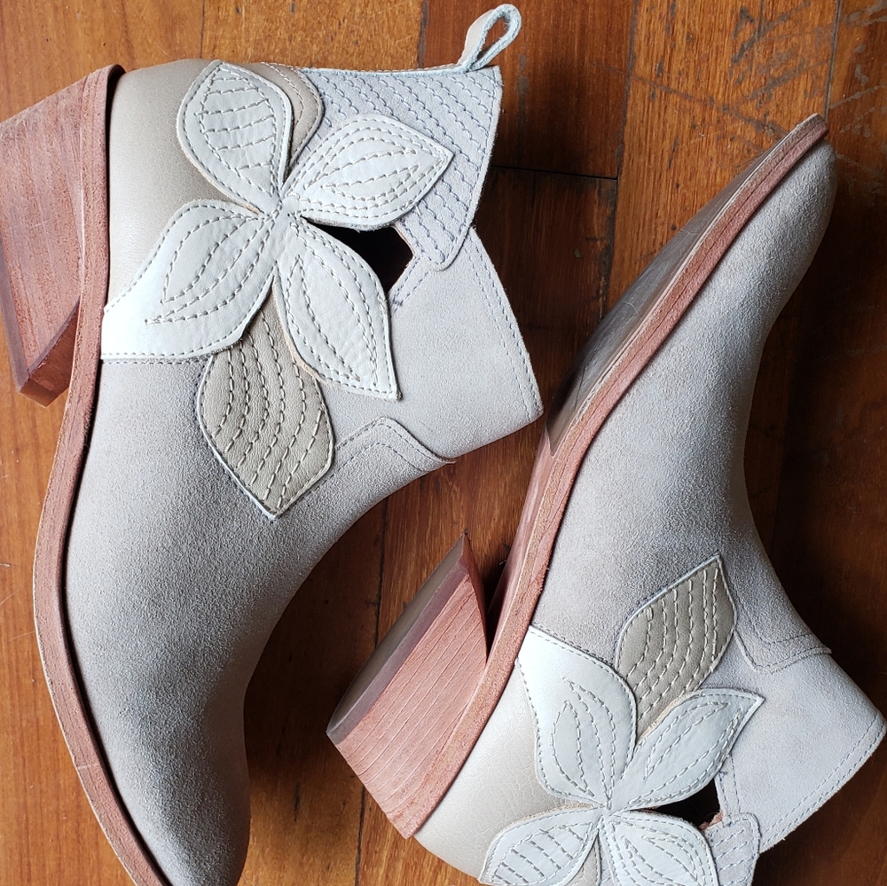 💮 FRYE Farrah Floral Suede Bootie